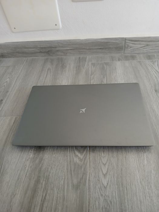 Vand Laptop allvieiv