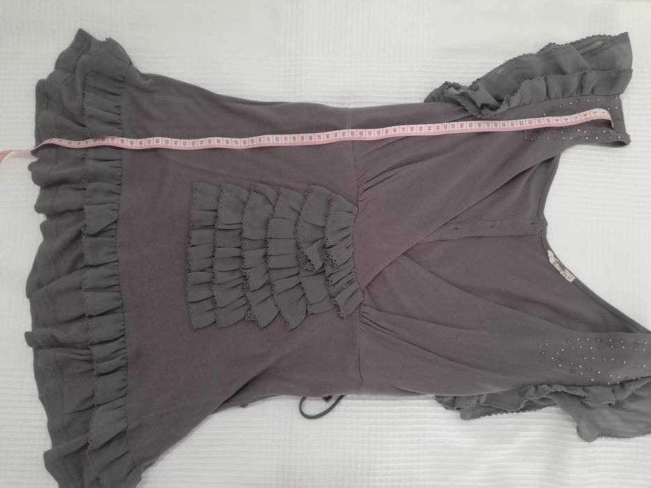 Bluză gri cu volane și aplicații, mărimea 14/M