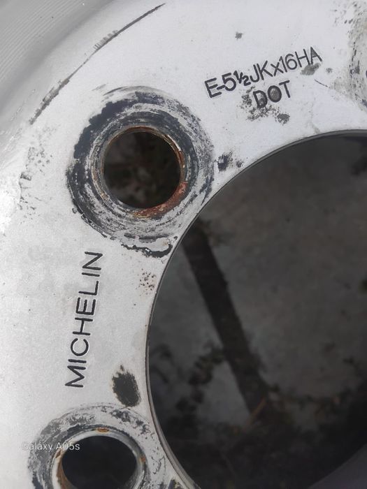 Гуми с джанти за камион