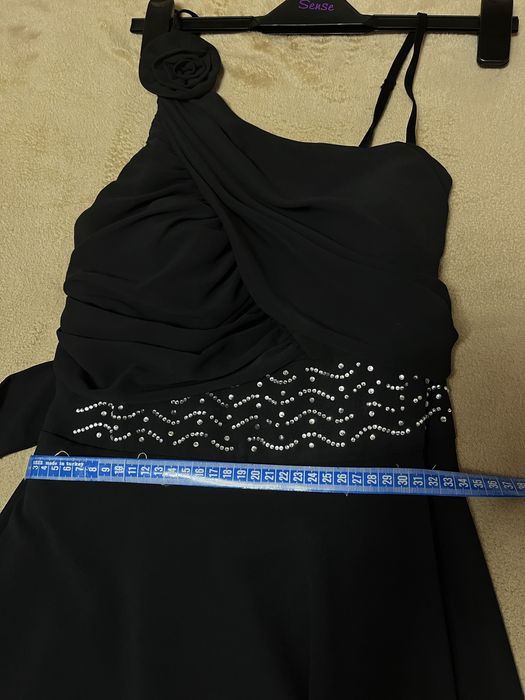 Rochie elegantă de seară, neagră, asimetrică, cu detalii strălucitoare