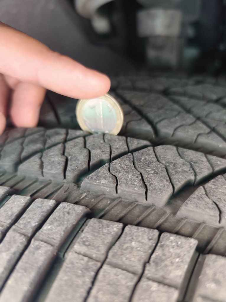 Гуми 295 40 21 Bridgestone