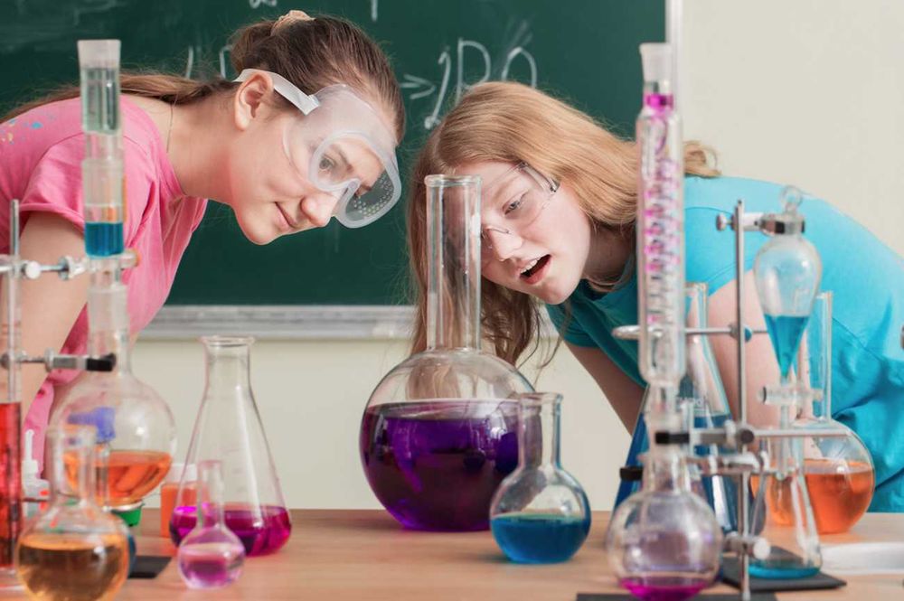 Учебни лабораторни мебели и обзавеждане