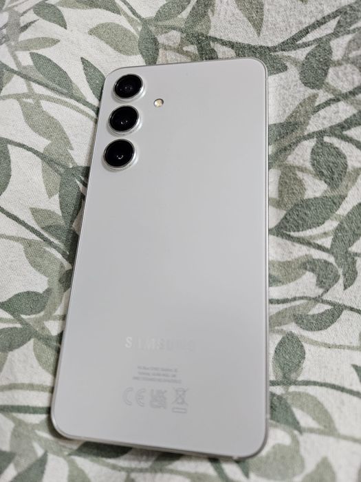 Samsung s24 simplu la schimb cu un Ipone 14 sau 14 pro