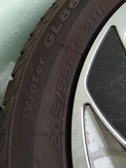 Vând jante cu cauciucuri iarna 205/55/r16