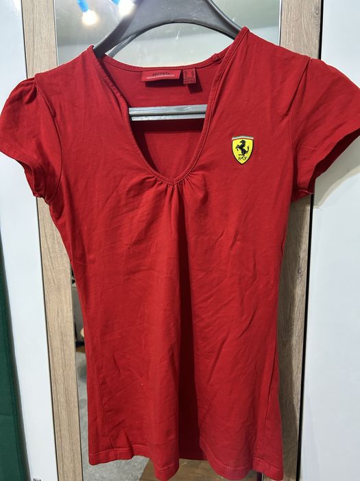 Спортна червена тениска