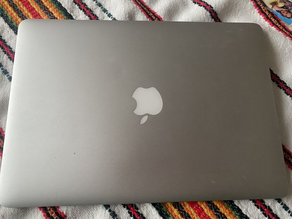 Apple Macbook 13.3 a1466  i7 2.2 ghz 8gb 256ssd