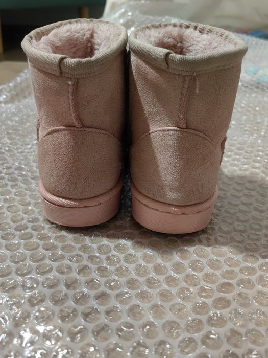 Gustet tip ugg  fete