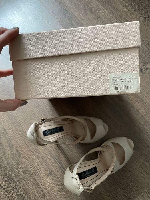 Sandale Musette, mărimea 39, piele nude/crem/beige