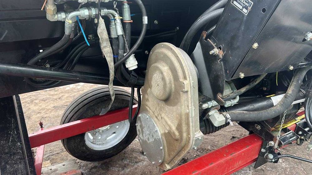 Продам жатку зерновую MacDon FD70