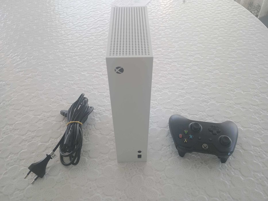 Xbox Series S – stare excelentă, curățat recent + controller