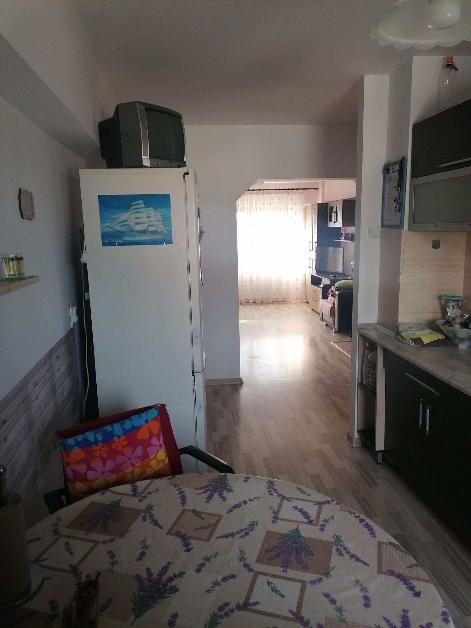 Închiriez apartament 3 camere Târgu Neamț,