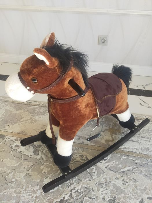 Продается лошадка каталка