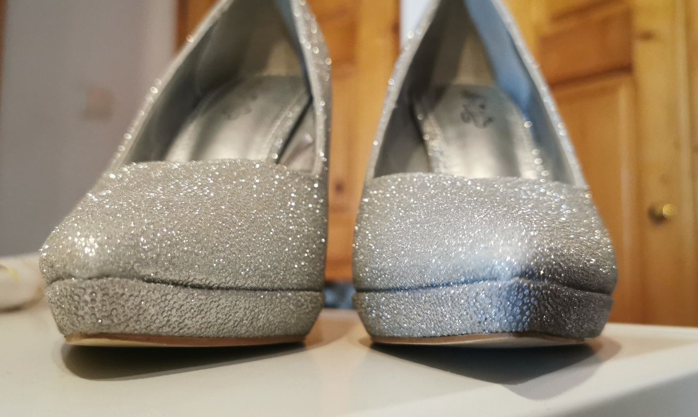 Pantofi stiletto argintii