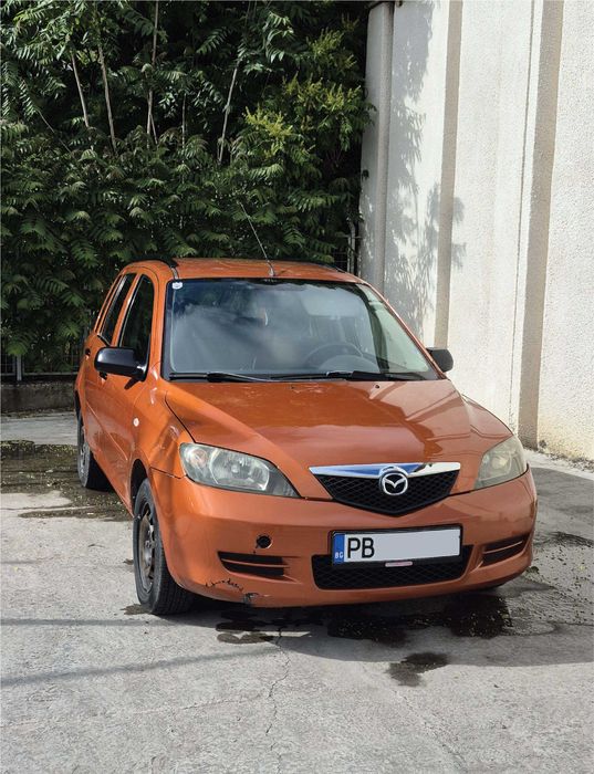 Продавам Мазда 2, категория хечбек, октомври 2003