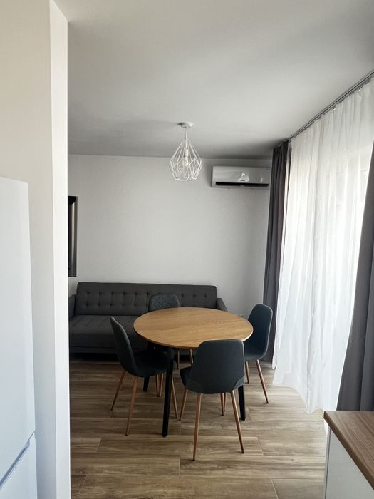 Ofer spre inchiriere apartament cu 2 camere  situat pe str Daliei