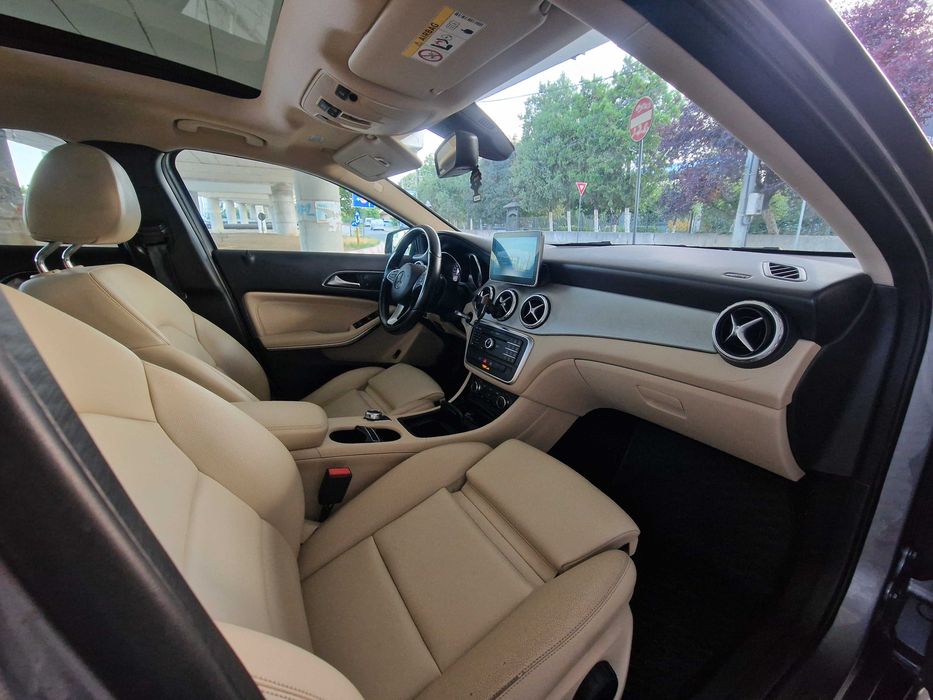 Mercedes-Benz GLA 200D 2017 Automat,Panoramic,Camera,Piele Crem