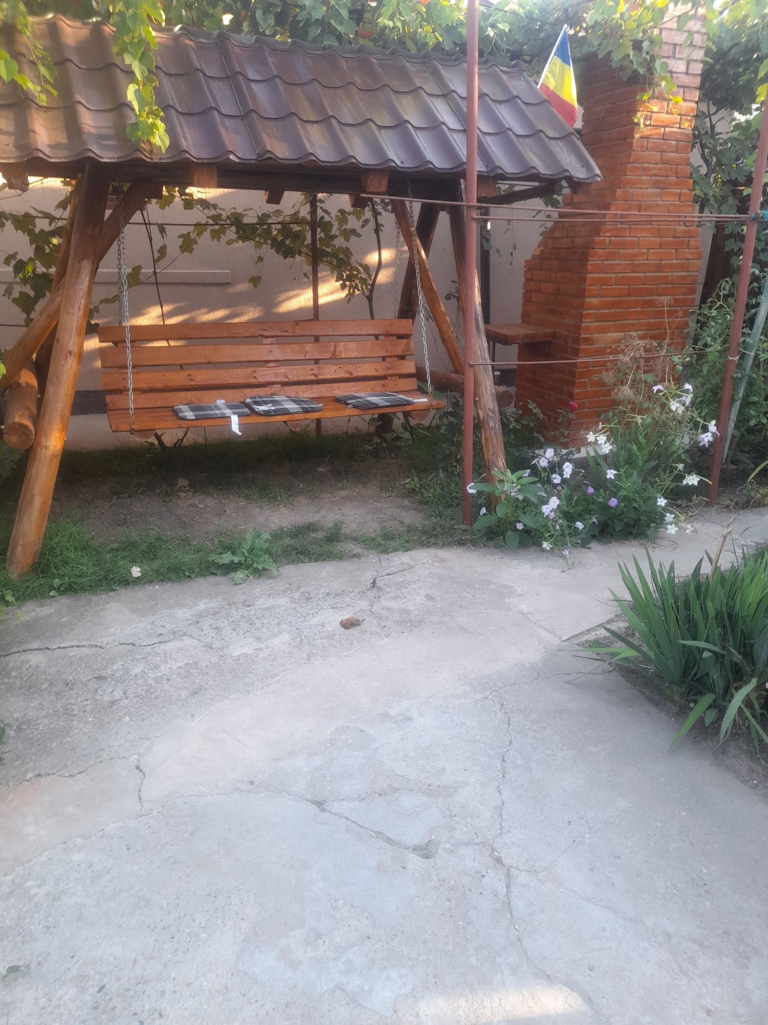 Ofer cazare în Eforie Nord la casa si curte
