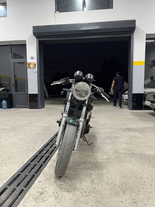 Mototsikl Yamaha XJR 400