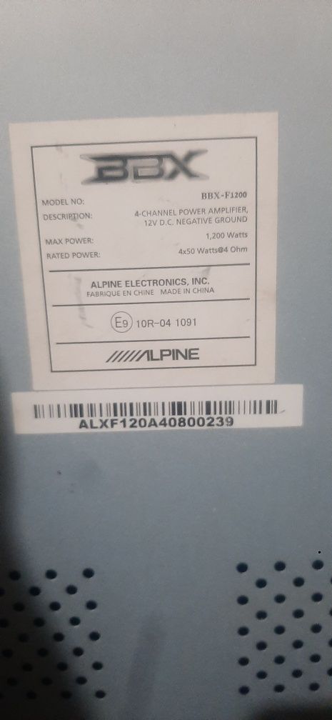 Продаётся усилитель Alpine