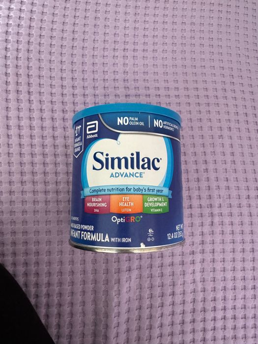 Similac Advance* молочная смесь в порошке с железом, ДГК и лютеином.