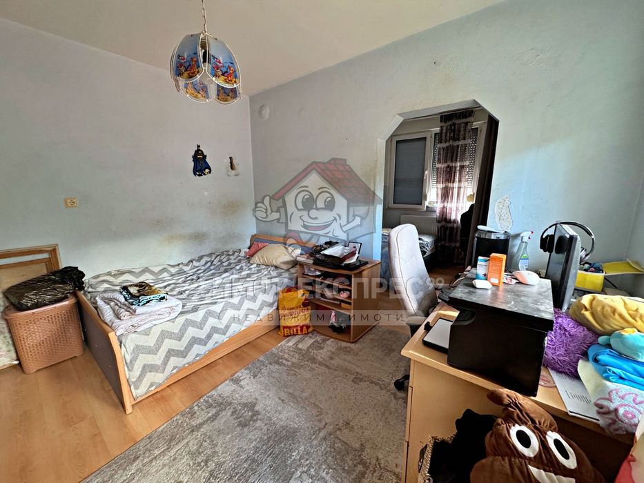 Етаж от къща, обзаведен, с гараж, партерна стая и изба 160кв.м
