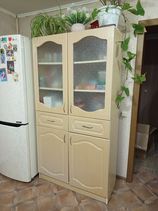 Кухонный шкаф ( буфет)