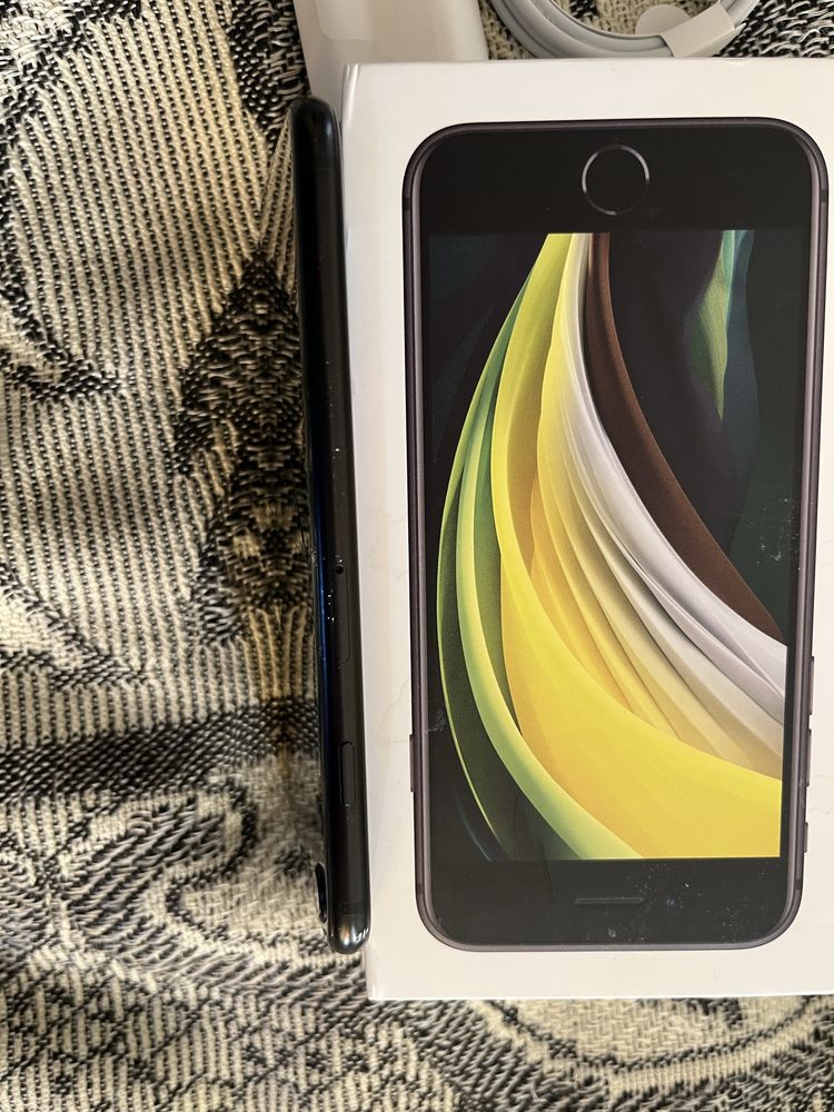 Iphone 2020 128gb с оригинална кутия, ново зарядно и слушалки