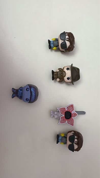 Фигурки kinder joy очень странные дела