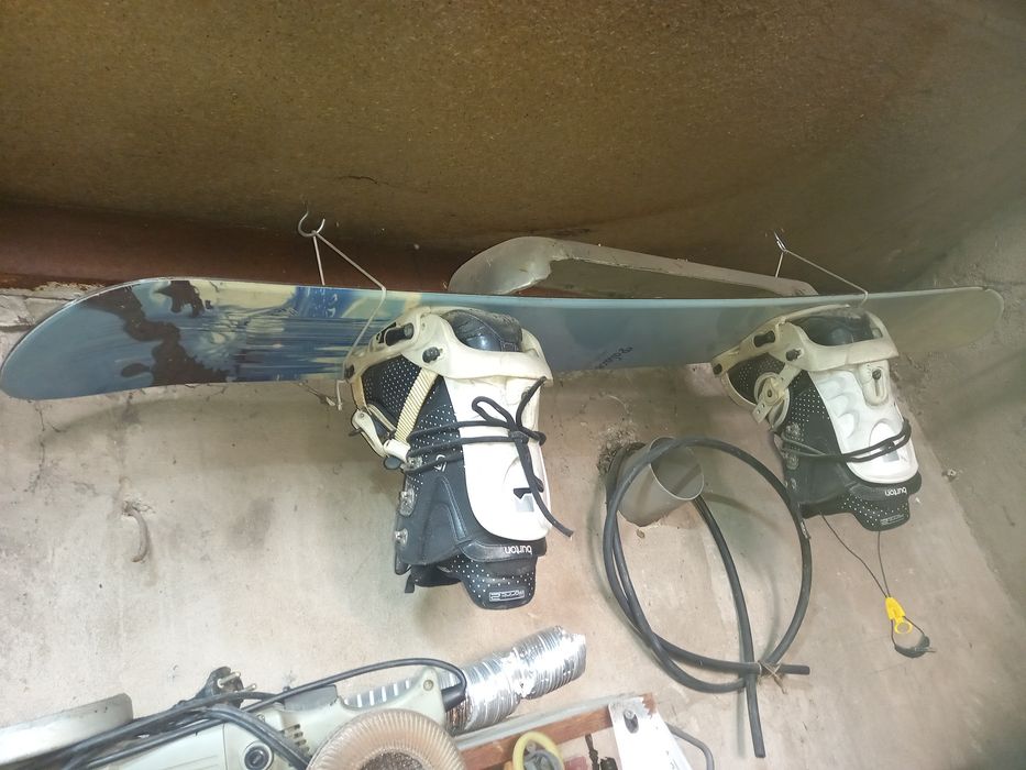 Продам сноуборд с ботинками