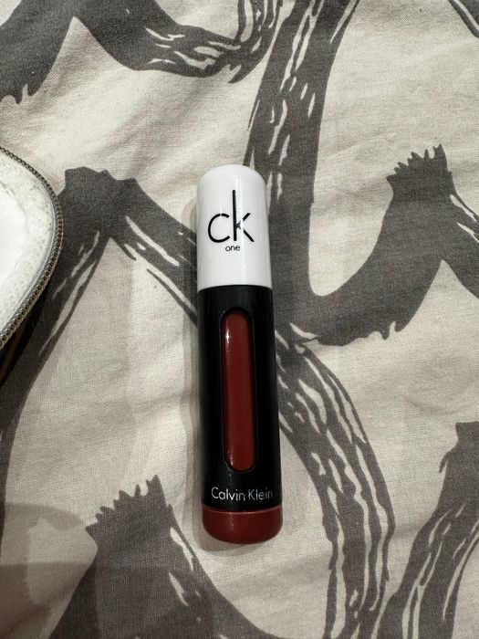Матово червило Calvin klein