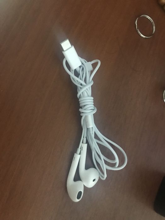 Продам наушники эйрподс