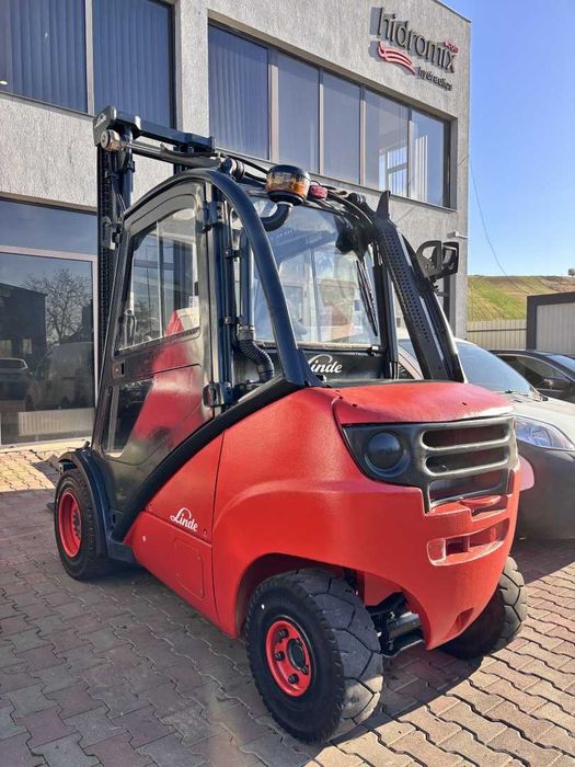 Stivuitor - Motostivuitor Linde H30D-02 cu cabină An fabricație: 2004