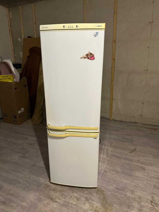 Холодильник Samsung