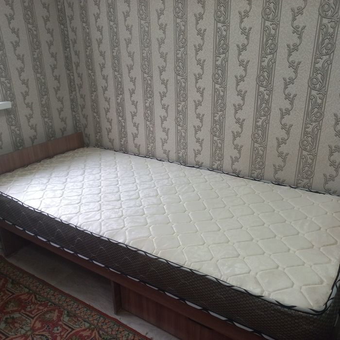 Односпальный матрас 200×90 см в хорошем состоянии