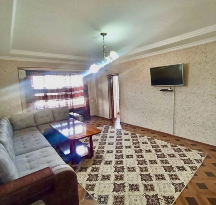 Yakkasaroy Rakat mahallada kvartira metro ham yaqin