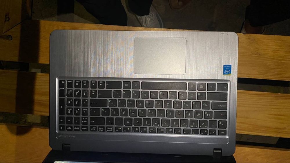 Asus noutbook yaxshi holatda