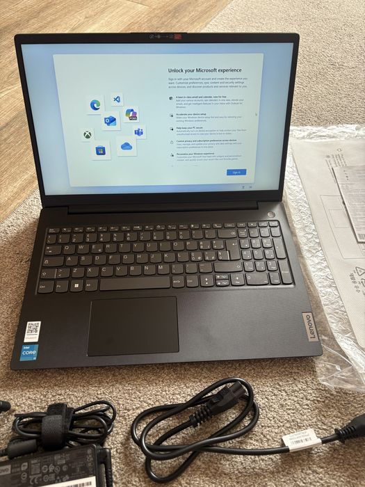 Лаптоп Lenovo V15 Gen 3