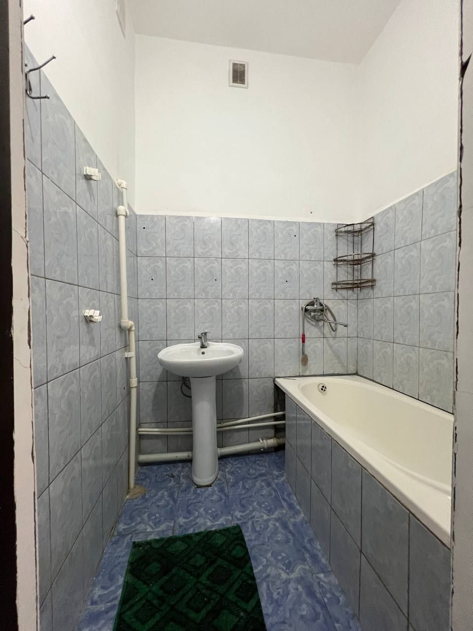 Yangi bozor orqasida Tinchlik domidan Srochna sotiladi 2 Xonalik