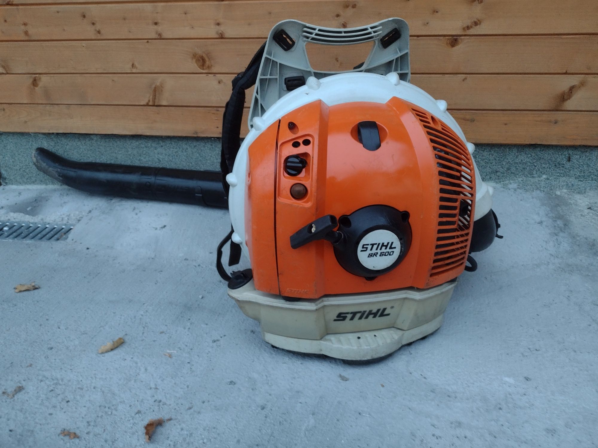 STIHL BR 600 4MIX Бензинова духалка ЩИЛ 600