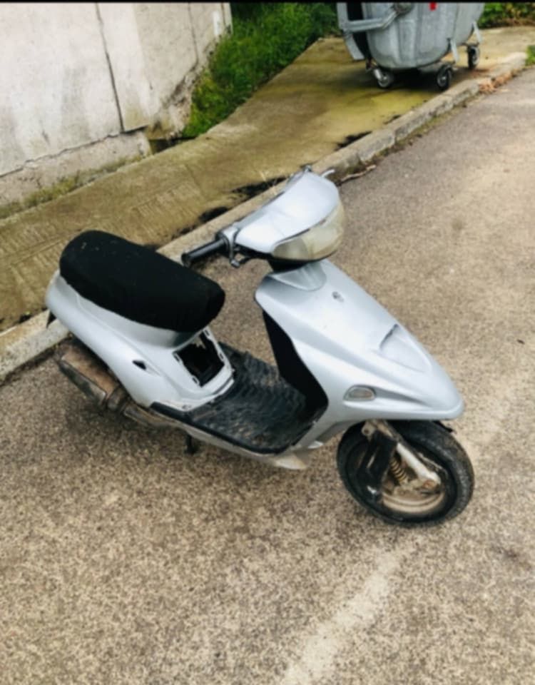 Продавам скутер Yamaha Jog 55cc