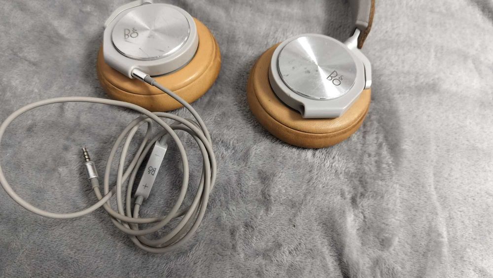 Casti cu fir Over Ear Bang & Olufsen BeoPlay H6