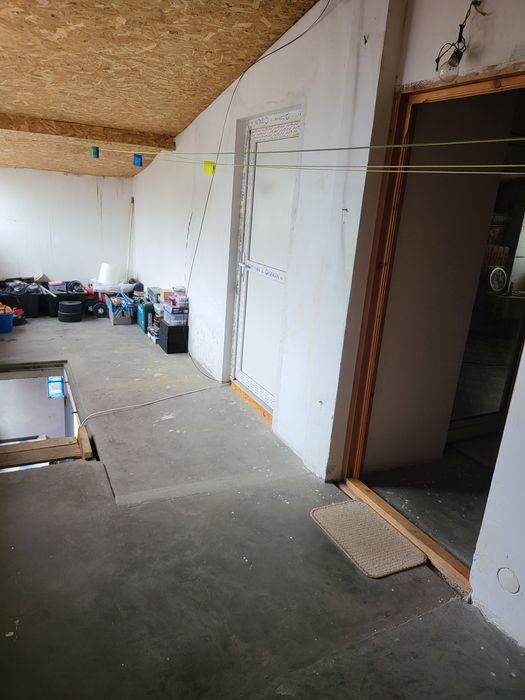 Casă curte cu mansarda și garaj in spate la vadul nou ferentari