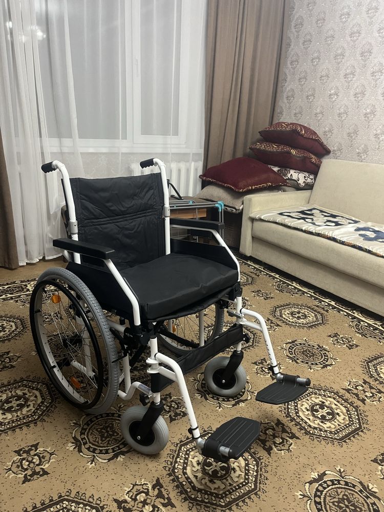 продам коляску инвалидную уличную