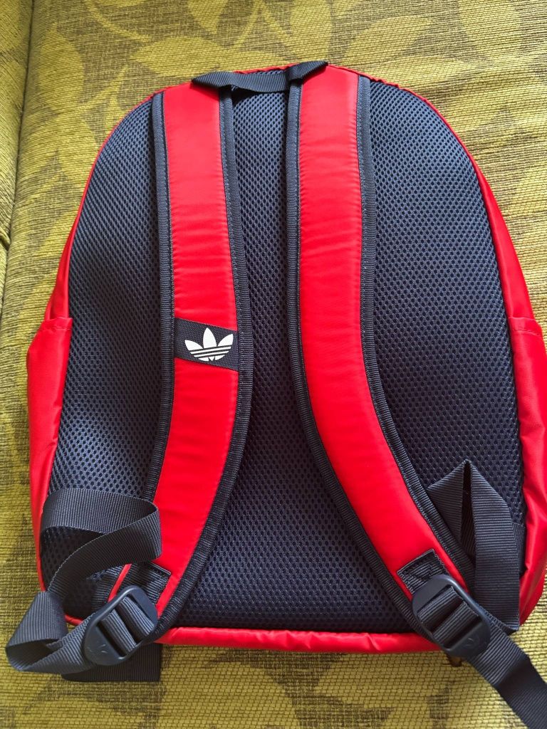 Раница тънка Hummel и нови раници на Adidas