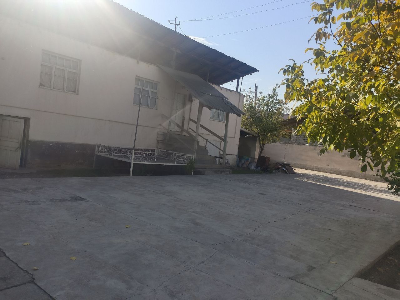 Juda ham tezkor Uy sotiladi 4 sotix. Yangi Toshkent hududiga kiradi.