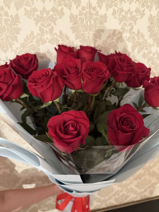 Цветы 15 штук , метровые розы ,свежие