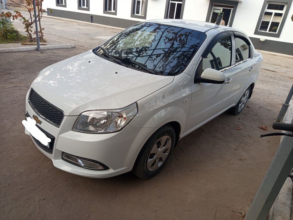 Nexia 3 moshinasi sotiladi