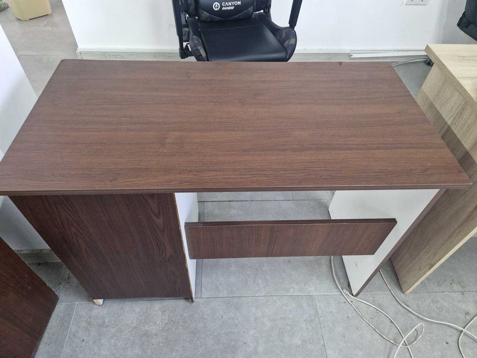 Бюра за офис или детска стая