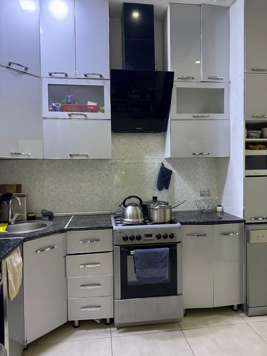 Продается трех комнатная квартира