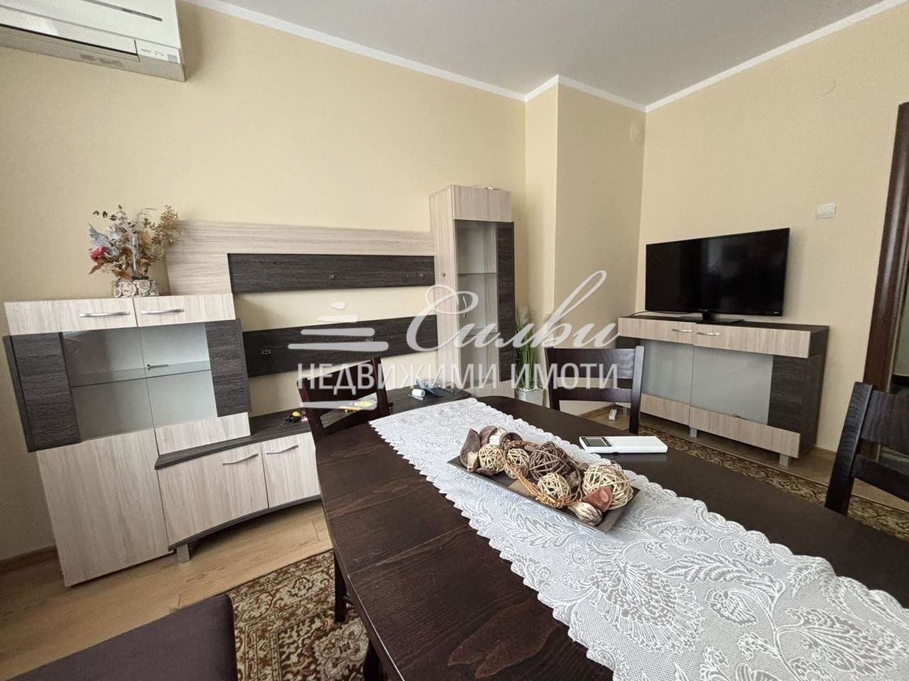Дава се под наем Тристаен апартамент в Шумен, Център - 80 кв.м за 408 € - Снимка #3